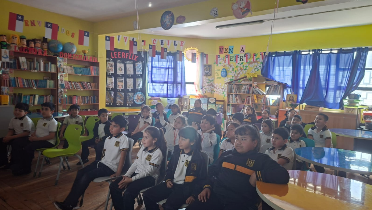 Estudiantes participando en Cine en tu Colegio