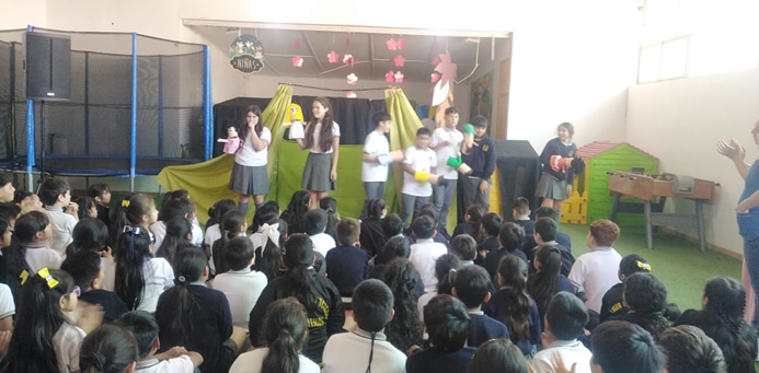 Estudiantes titiriteros